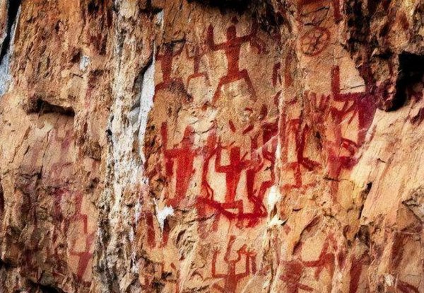 简单介绍广西左江花山岩画