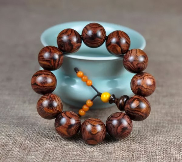 怎么辨认黄花梨手串好坏