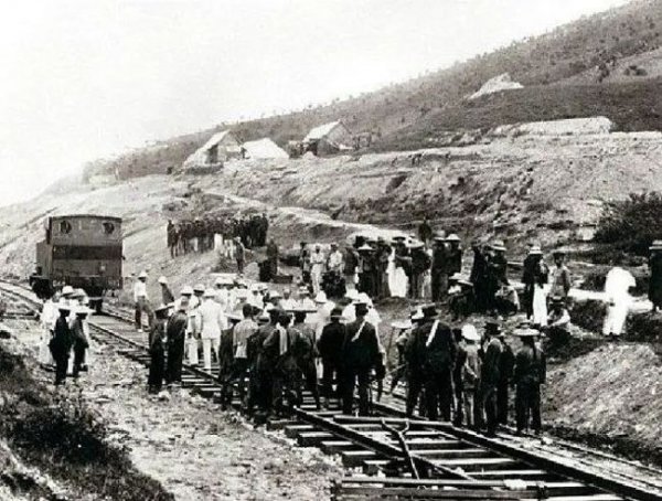 广九铁路广告奇异事件