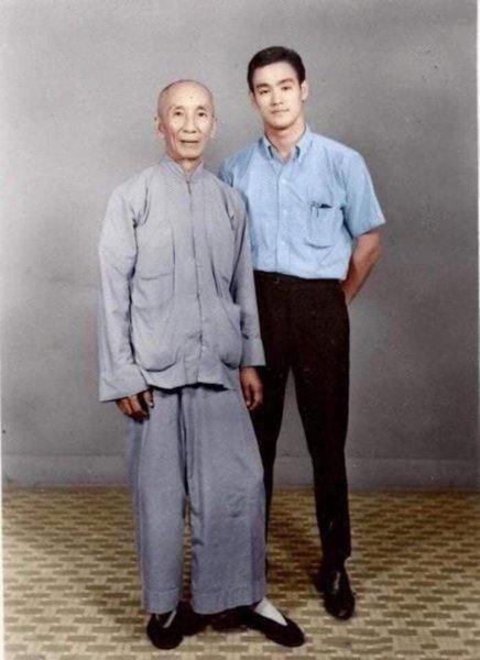 李小龙是叶问的徒弟吗