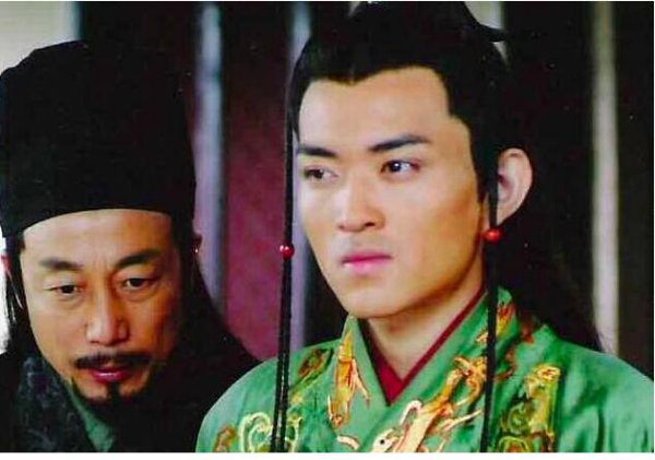 废黜百家独尊儒术是谁提的