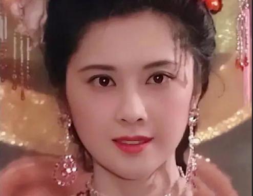 好看的古装照片女生红色衣裳