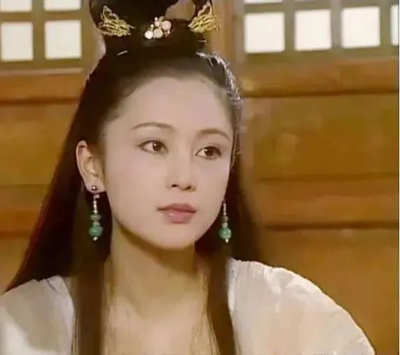好看的古装照片女生红色衣裳