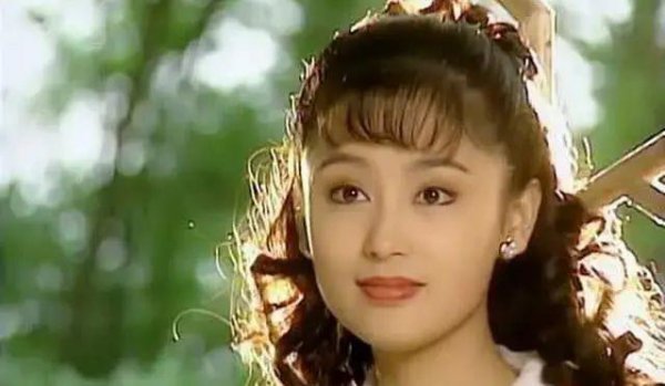 好看的古装照片女生红色衣裳