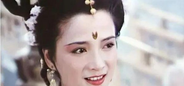 好看的古装照片女生红色衣裳