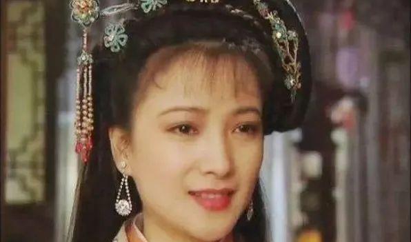 好看的古装照片女生红色衣裳