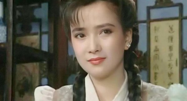 好看的古装照片女生红色衣裳