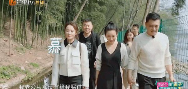好看的古装照片女生红色衣裳