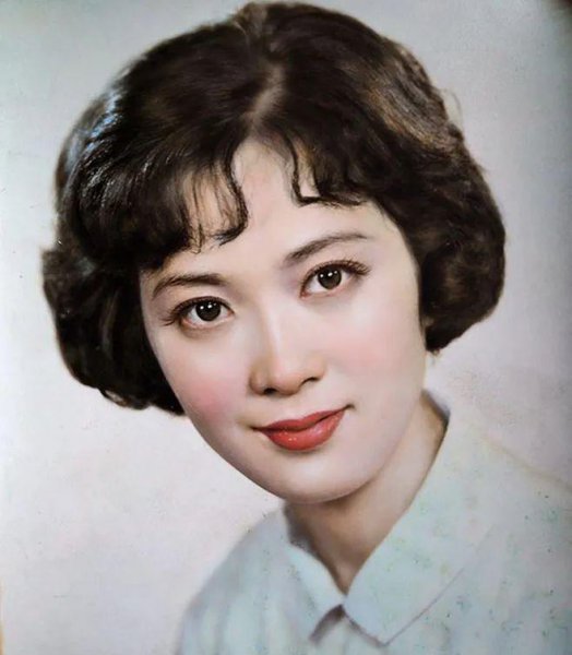 好看的古装照片女生红色衣裳