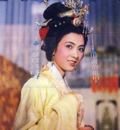 好看的古装照片女生红色衣裳