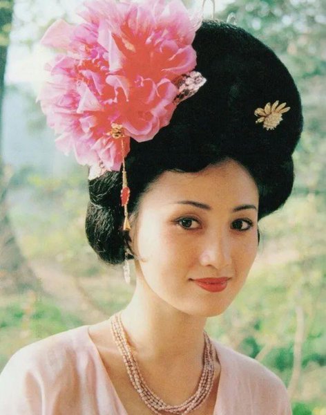 好看的古装照片女生红色衣裳