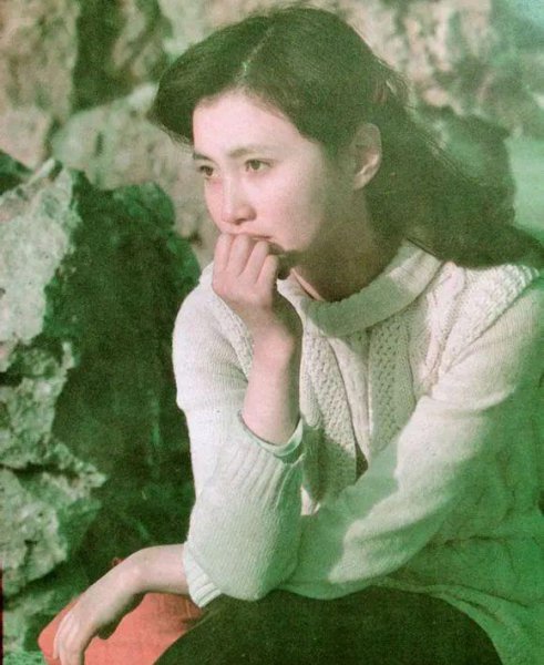 好看的古装照片女生红色衣裳