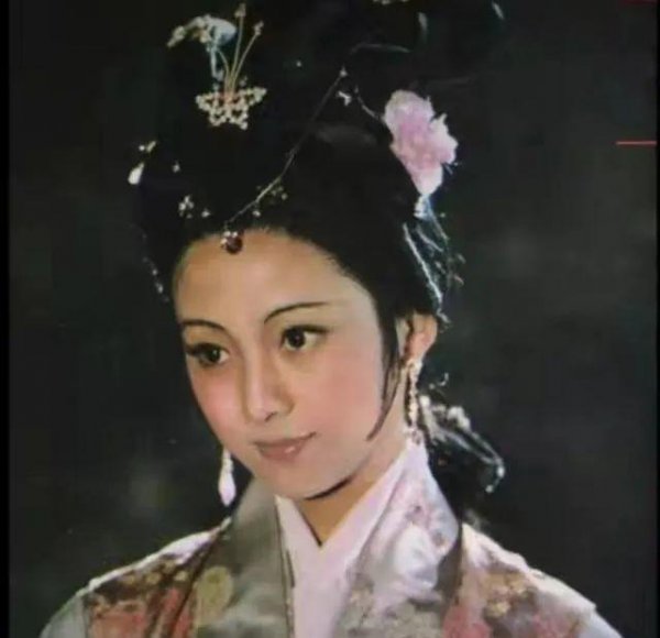 好看的古装照片女生红色衣裳