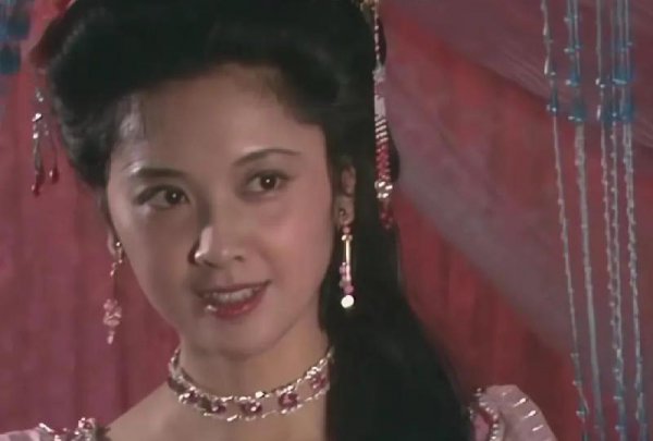 好看的古装照片女生红色衣裳