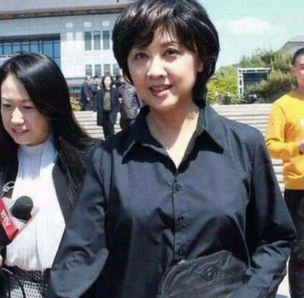 好看的古装照片女生红色衣裳