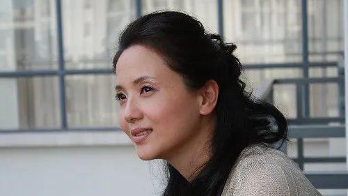 好看的古装照片女生红色衣裳