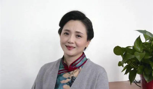 好看的古装照片女生红色衣裳