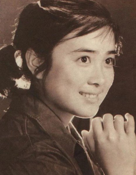 好看的古装照片女生红色衣裳