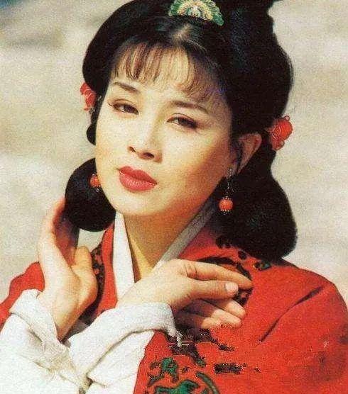 好看的古装照片女生红色衣裳