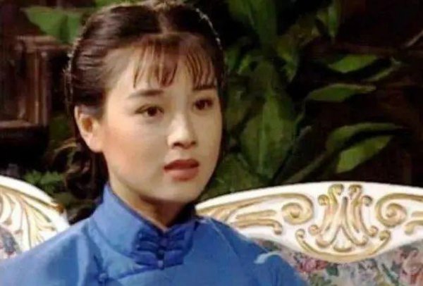 好看的古装照片女生红色衣裳