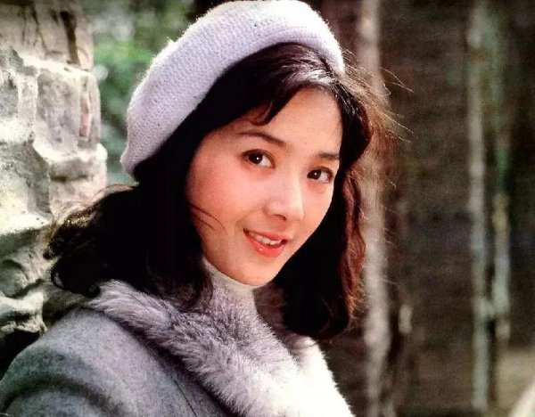好看的古装照片女生红色衣裳