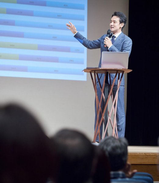 怎样上台讲话不紧张的小技巧
