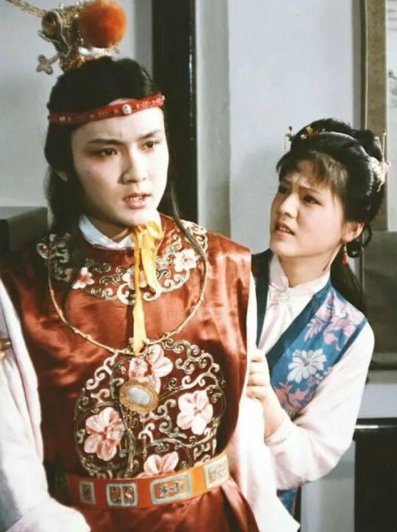 袭人和贾宝玉什么关系
