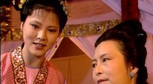 袭人和贾宝玉什么关系