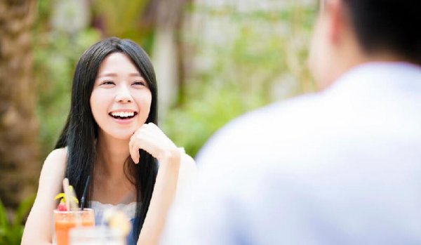 刚认识的女孩子怎么聊天