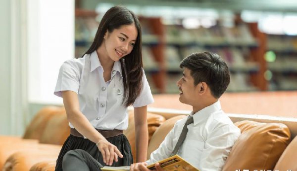 如何追一个男孩子不让他反感