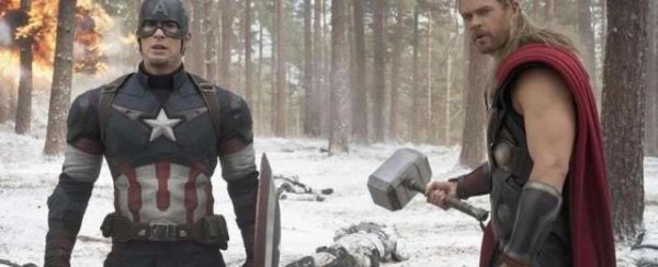 美国队长为什么能拿起雷神的锤子