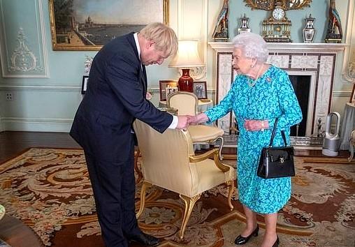 英国为什么不废除王室是感恩吗