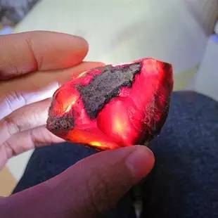 血珀的颜色越深越好吗