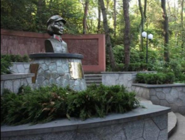 风筝中的钱副部长原型是谁