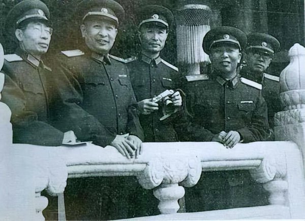 傅钟将军个人资料简介