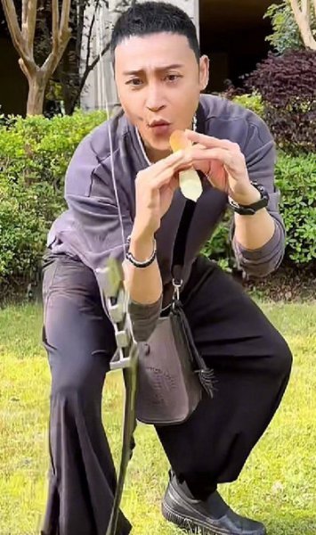 还珠格格中尔泰是谁扮演的