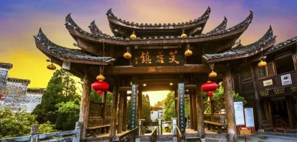 芙蓉国里尽朝晖全诗解析
