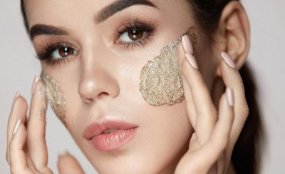 磨砂膏是在沐浴露前还是后 磨砂膏用完还要用沐浴露吗