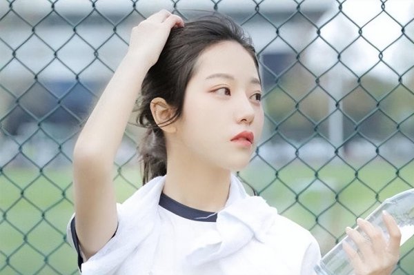 和陌生女生怎么找话题聊天