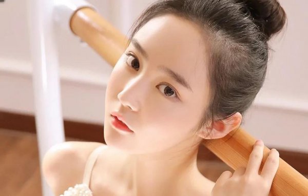 和陌生女生怎么找话题聊天
