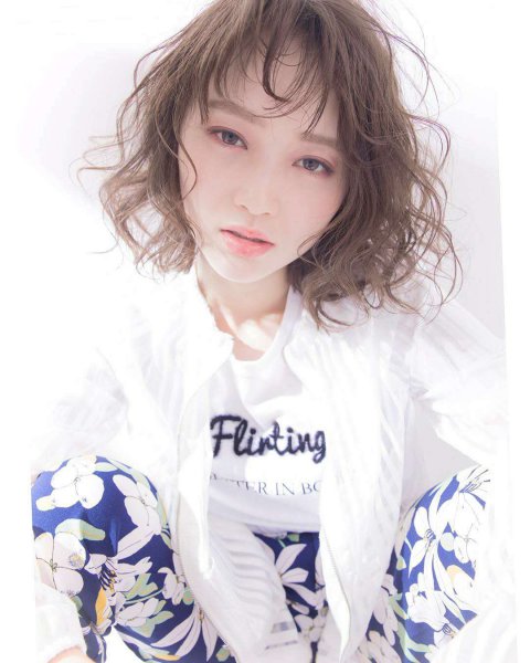 女生头发细软塌适合什么发型