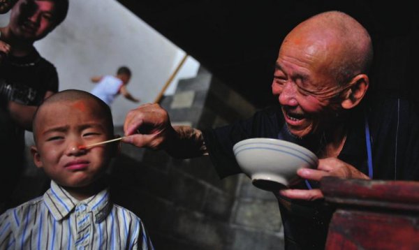 端午节喝雄黄酒寓意着什么