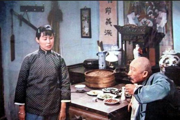 老舍笔下的虎妞的性格特点