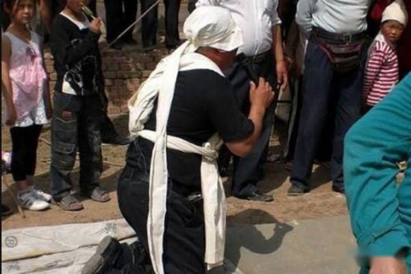 三跪九叩是什么意思