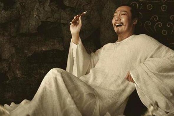 露华浓诗句李白是说的谁