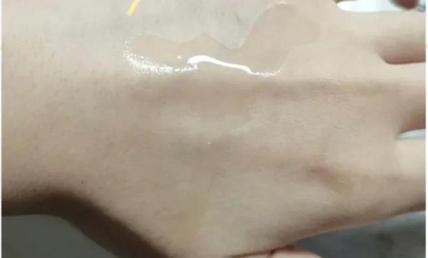 精华液和乳液只用一个可以吗