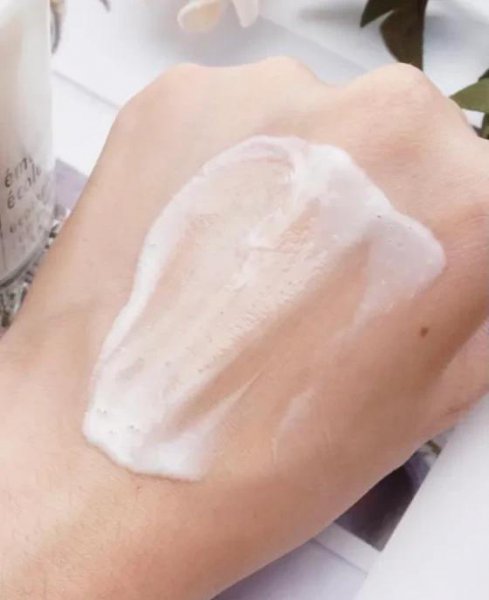 精华液和乳液只用一个可以吗