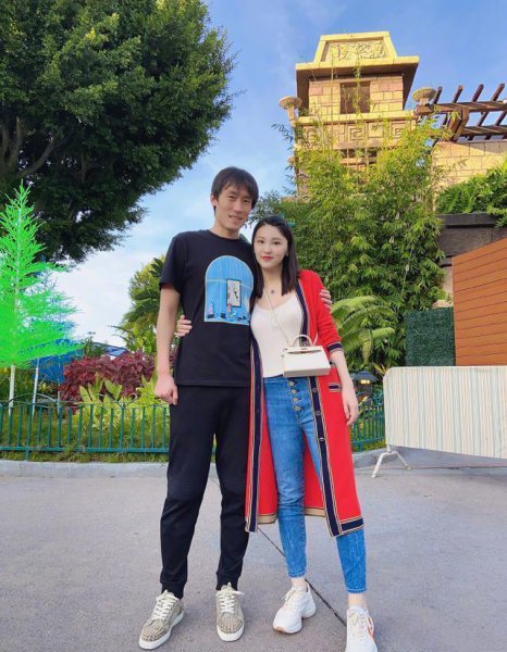 足球运动员杜威个人简介