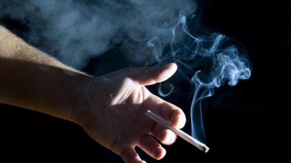 中国第一个吸烟的人是谁