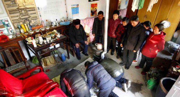 春节的来历和风俗20字